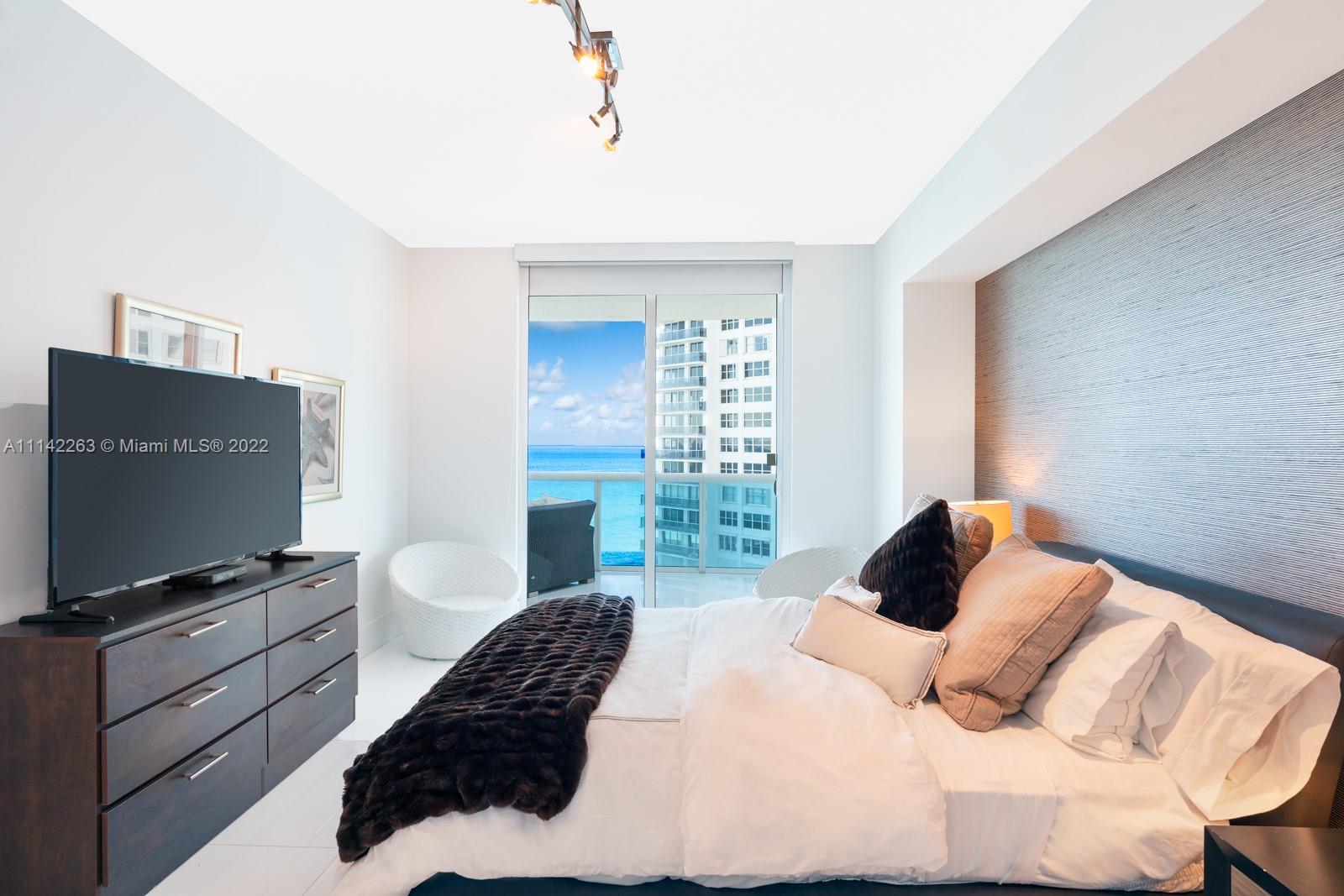 2711 HOLLYWOOD BEACH COND - Residential