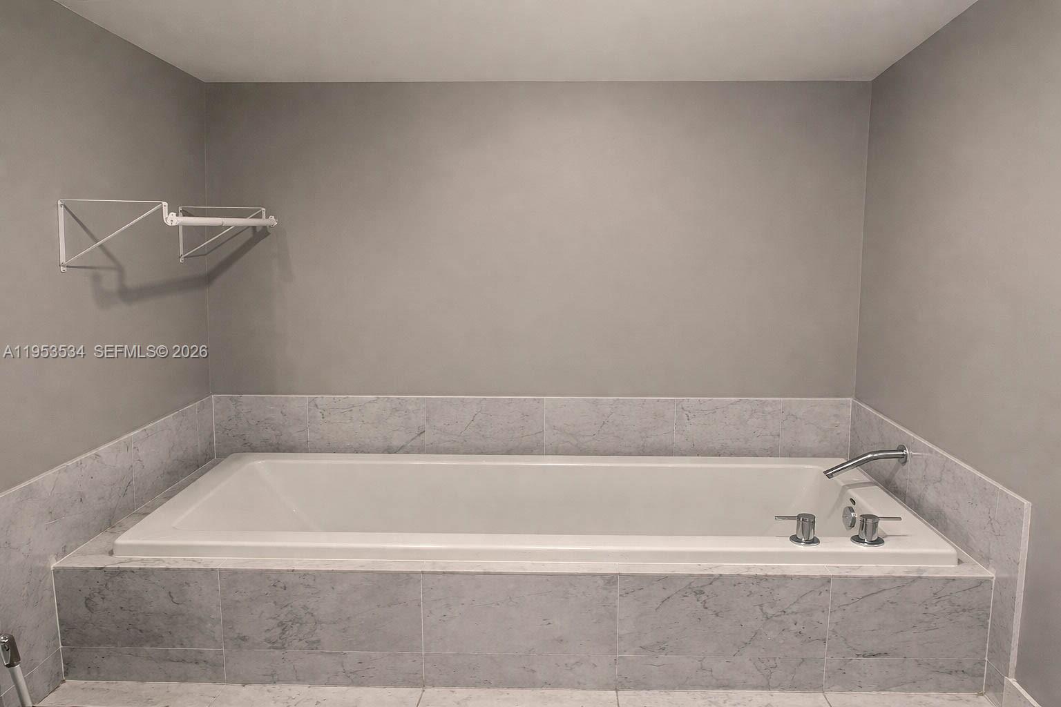 VIZCAYNE NORTH CONDO - Residential Lease