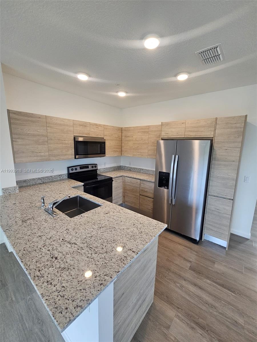 SANDLAKE STATION - Residential