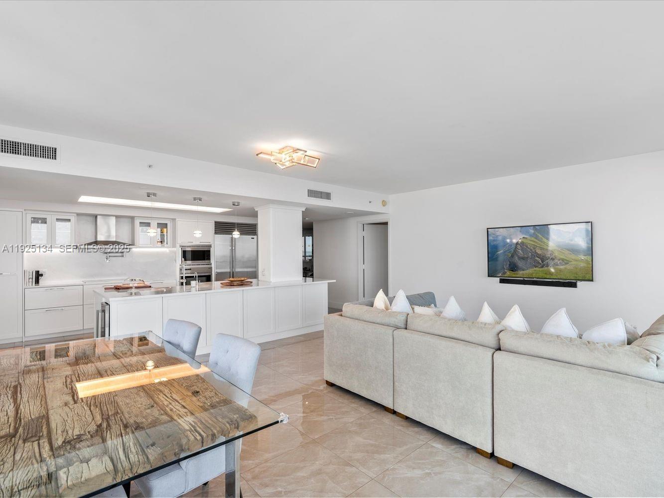 1331 Brickell Bay Dr 1811