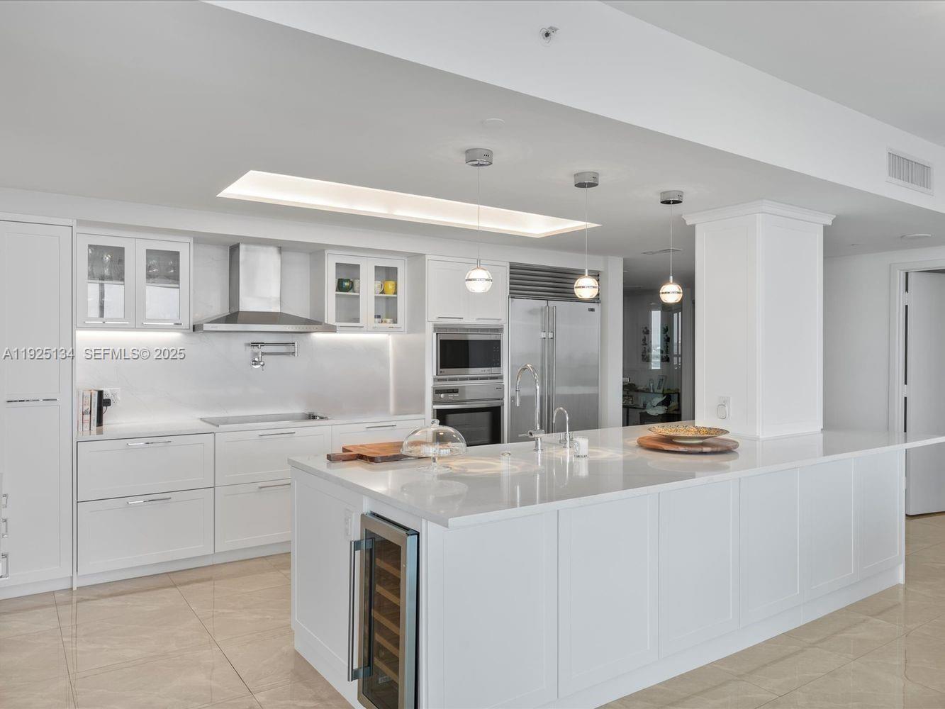 JADE RESIDENCES AT BRICKE - Residential