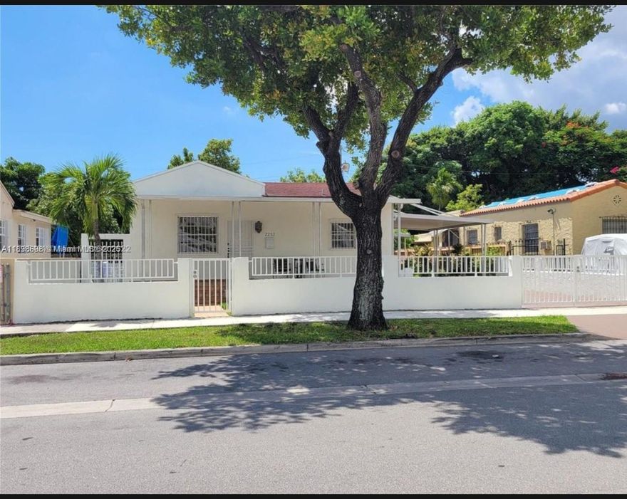 Offering a Super clean unit with its private entrance in rear overlooking yard with a covered patio. Unit includes a microwave,  refrigerator,  small kitchen area, full bathroom with vanity, shower and its closet. Perfect for 1 person, all utilities are included at the shown price along with complimentary wifi. Please note; no pets or smoking. If you are interested, please reach out to us by text.