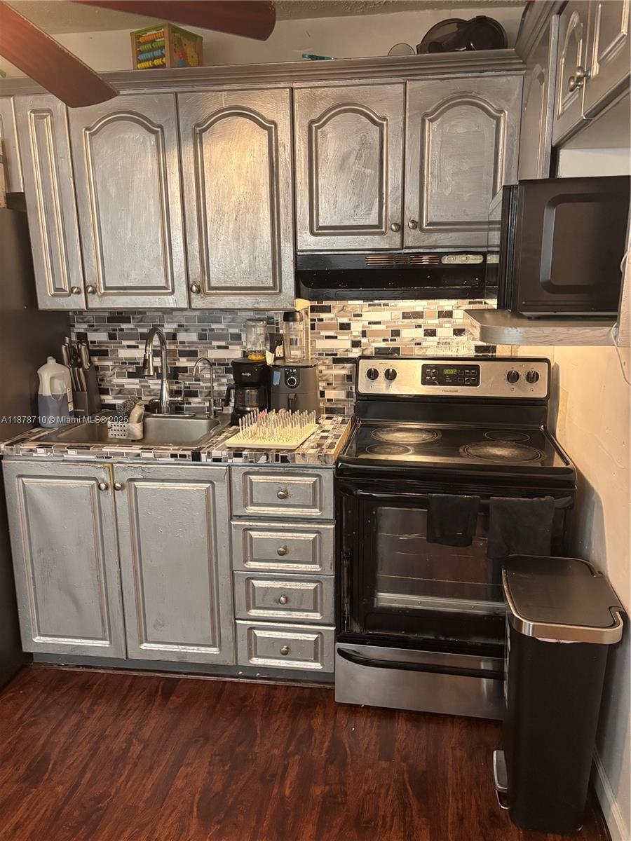 THIRD AMEND PLAT OF PORTI - Residential Lease