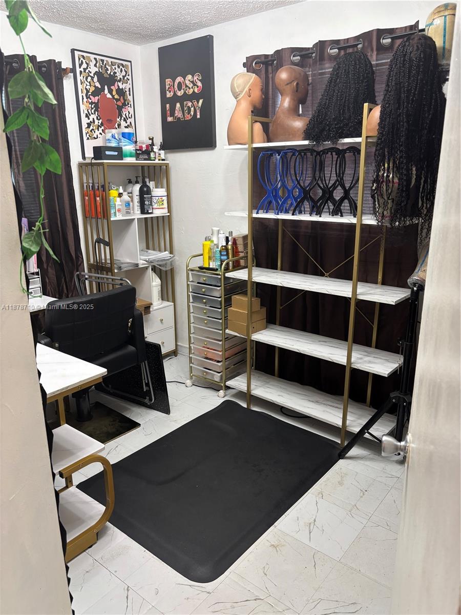 THIRD AMEND PLAT OF PORTI - Residential Lease