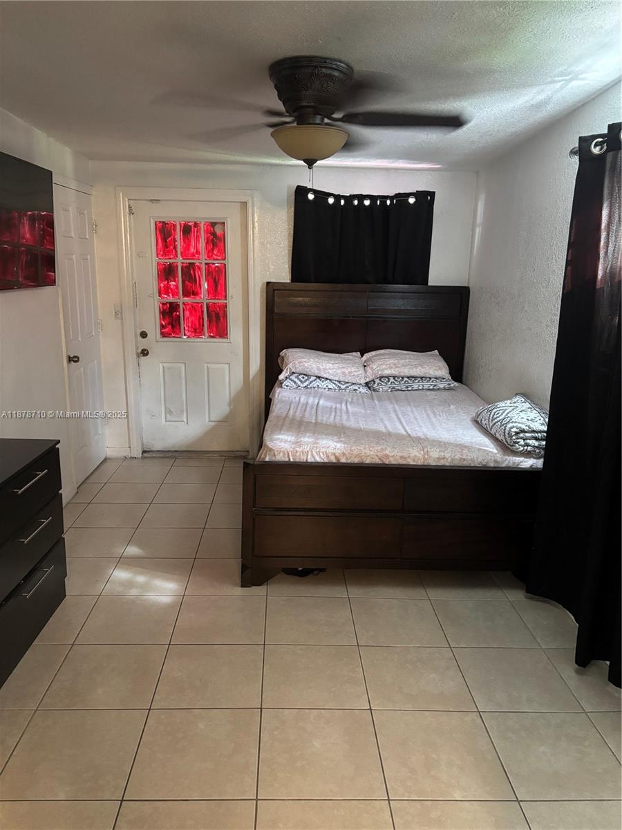 THIRD AMEND PLAT OF PORTI - Residential Lease