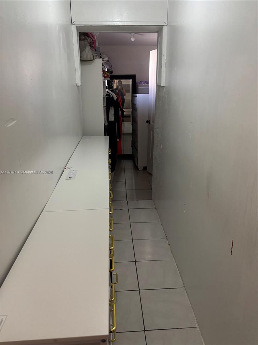 THIRD AMEND PLAT OF PORTI - Residential Lease