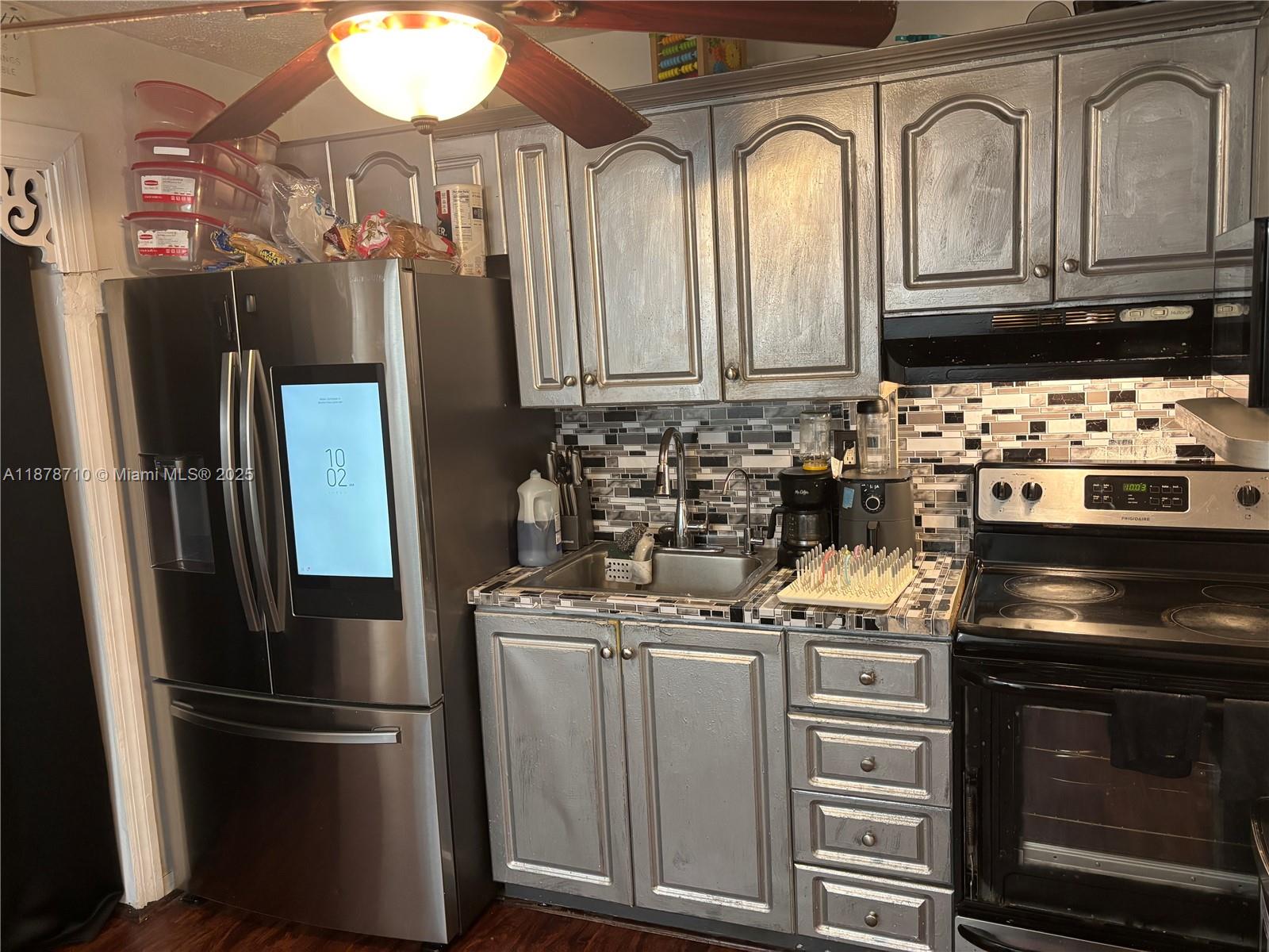 THIRD AMEND PLAT OF PORTI - Residential Lease