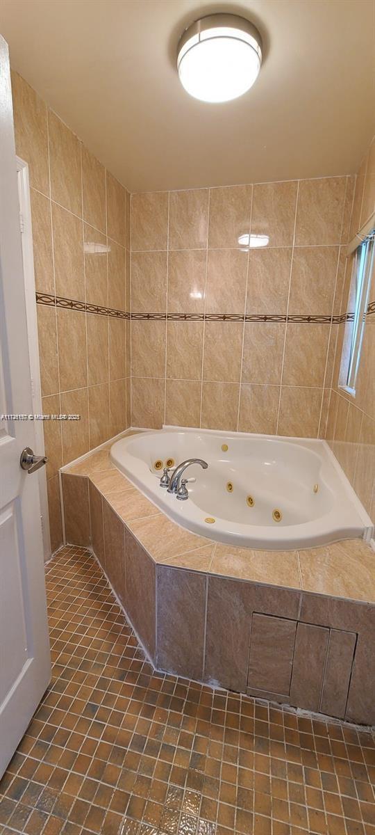 BISCAYNE GARDENS SEC E PA - Residential Lease