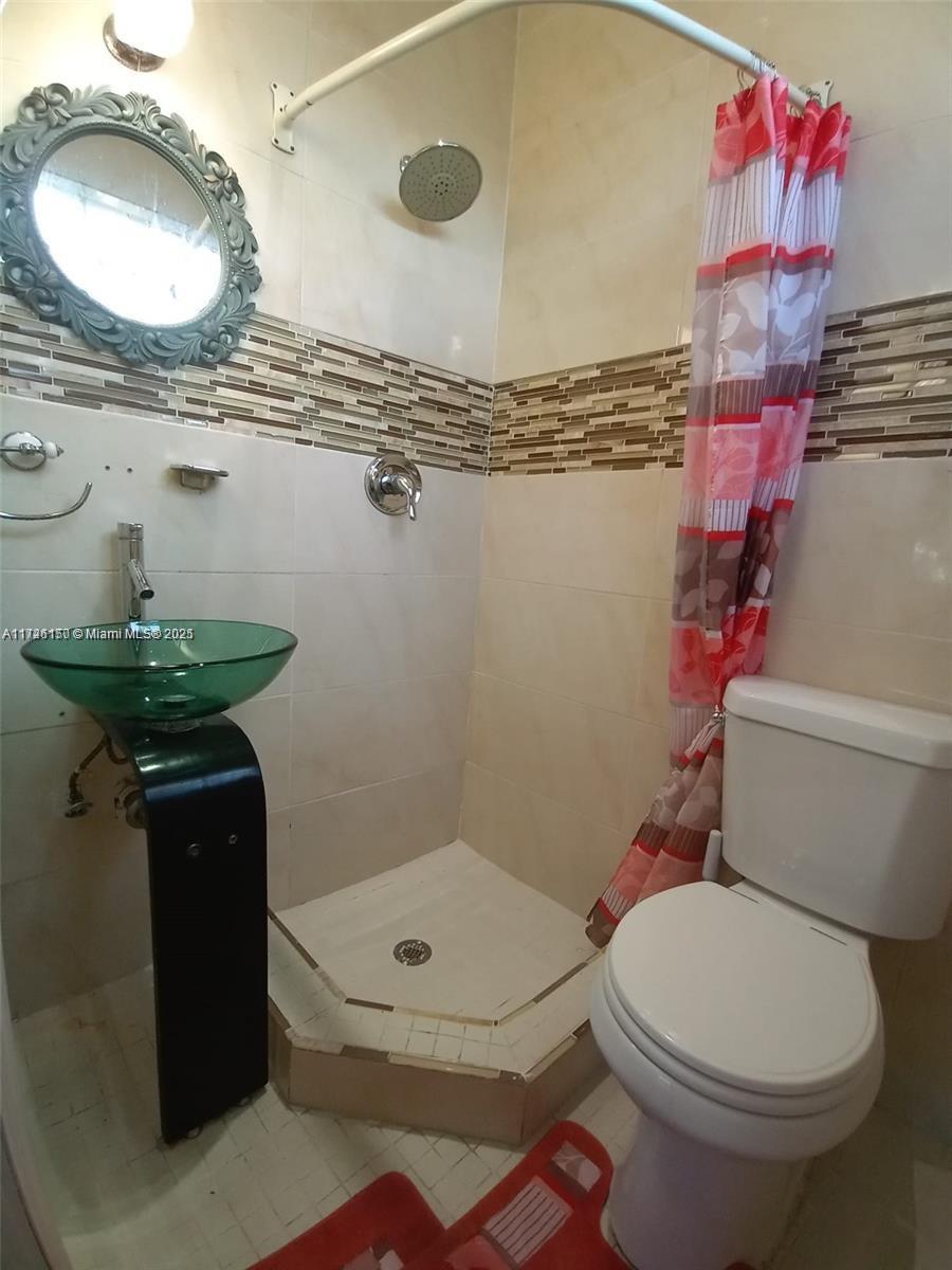 BISCAYNE GARDENS SEC E PA - Residential Lease