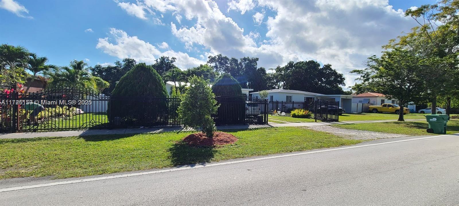 BISCAYNE GARDENS SEC E PA - Residential Lease