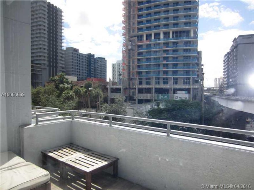 FANTASTIC AND SPACIOUS LOFT IN THE HEART OF BRICKELL 1 BR+DEN+2 FULL BATHS!!