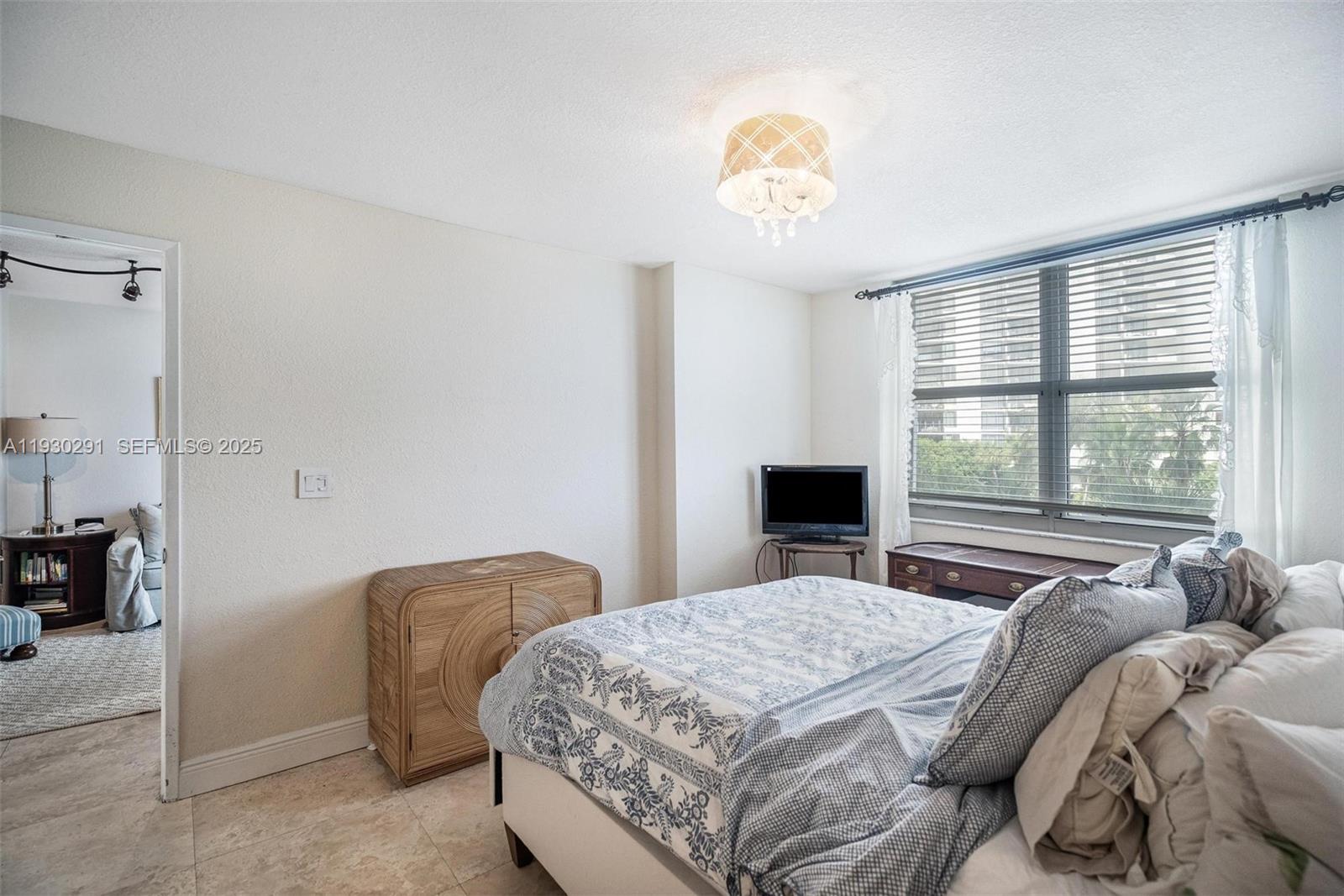 ISOLA CONDO - Residential