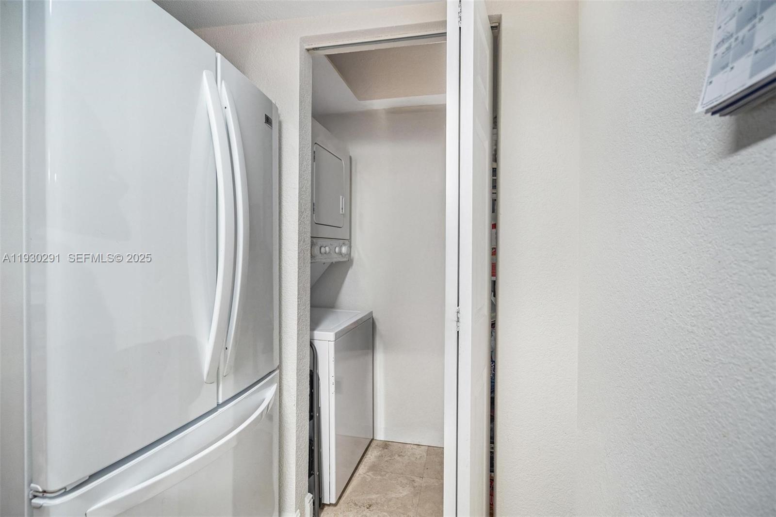 ISOLA CONDO - Residential