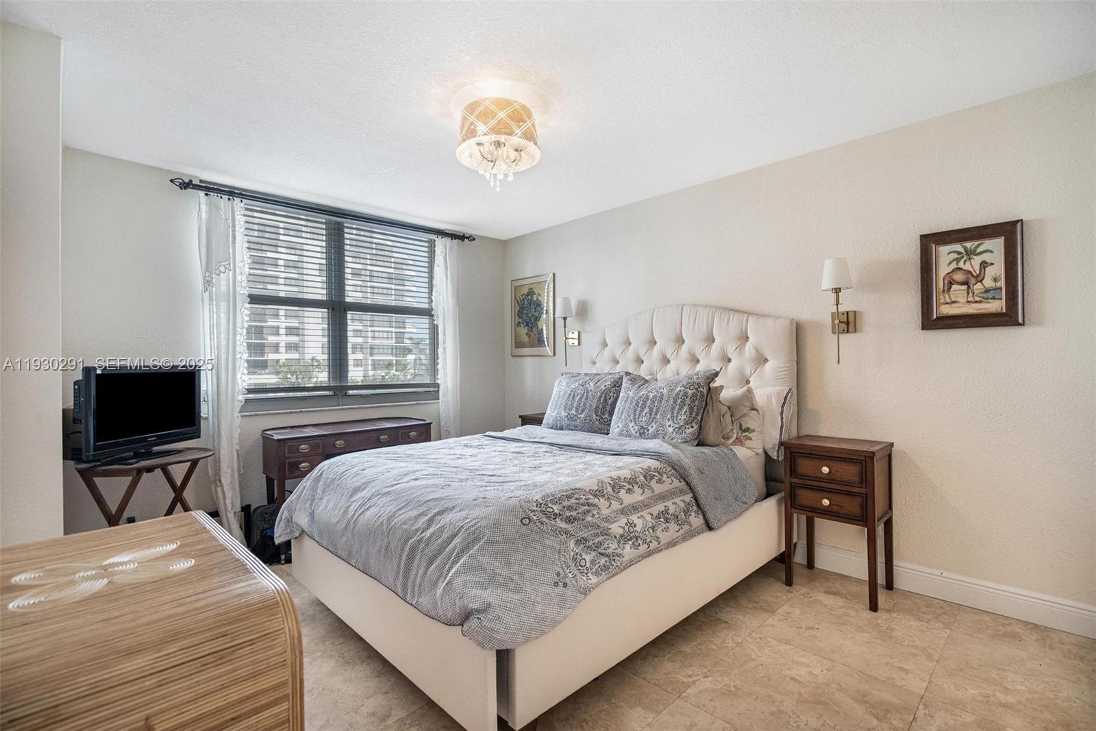 ISOLA CONDO - Residential