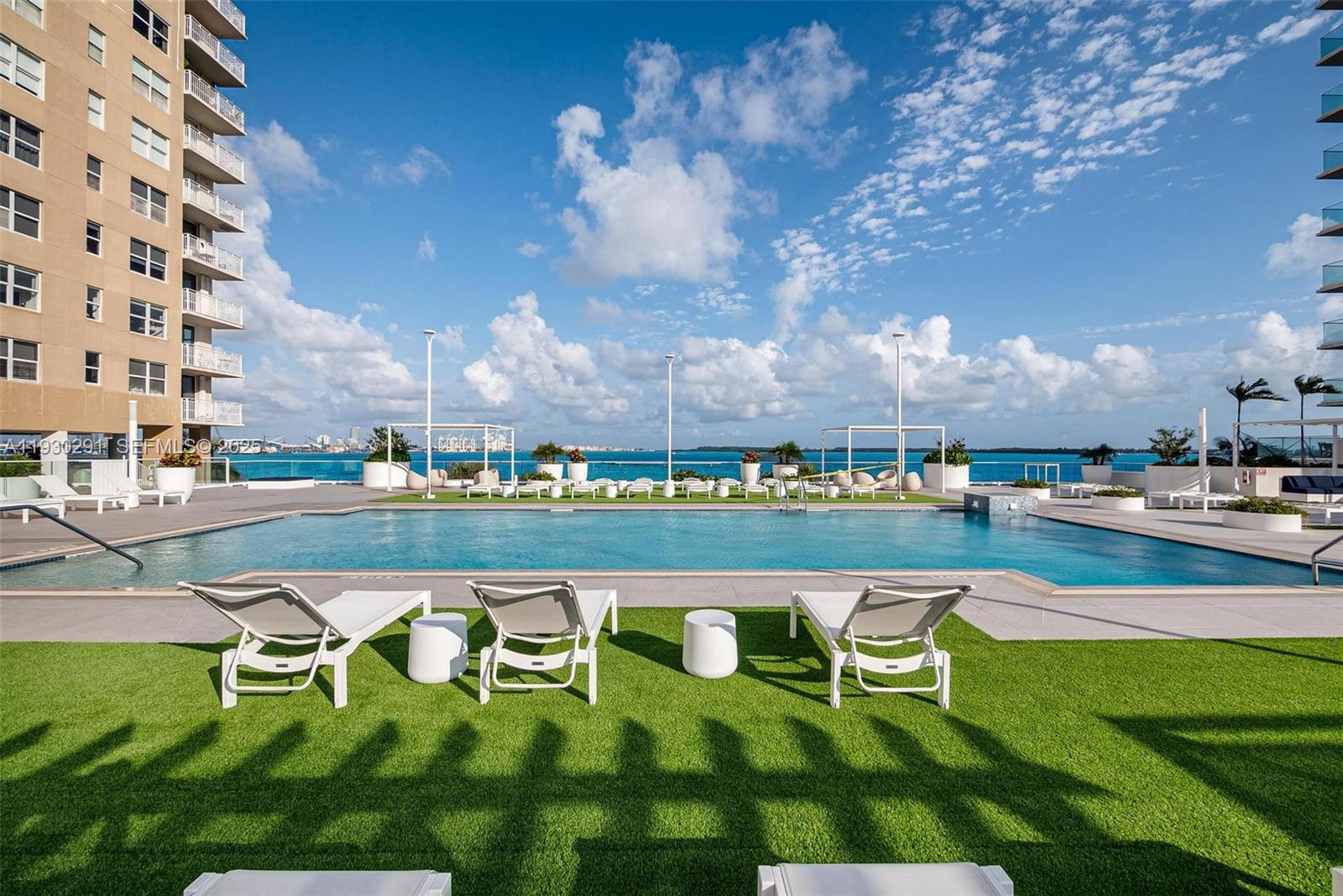 ISOLA CONDO - Residential