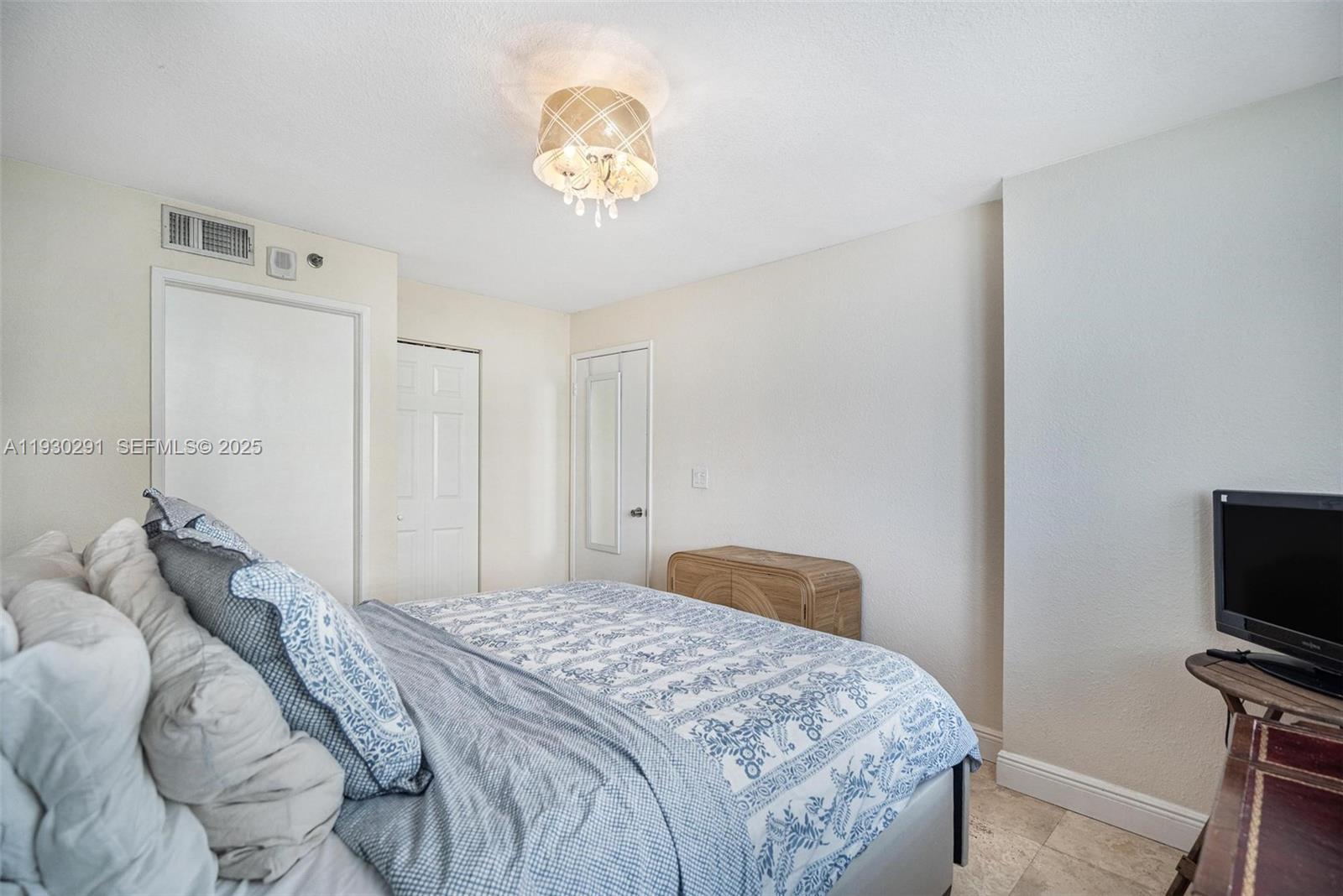 ISOLA CONDO - Residential