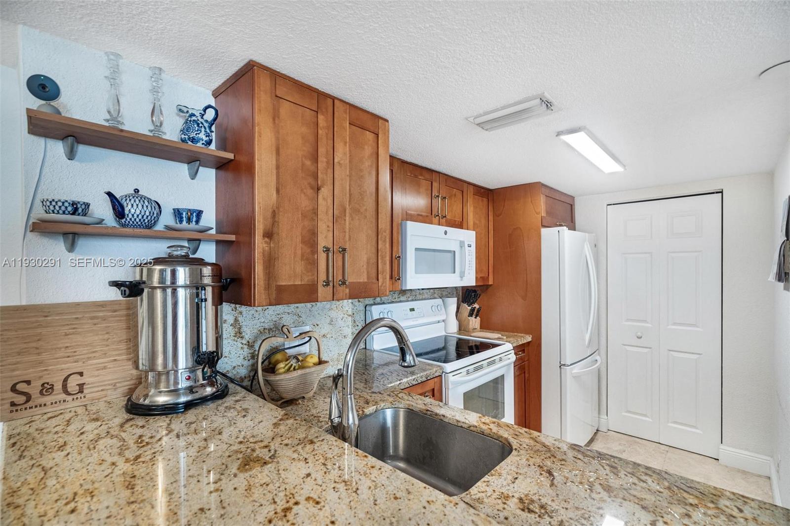 ISOLA CONDO - Residential