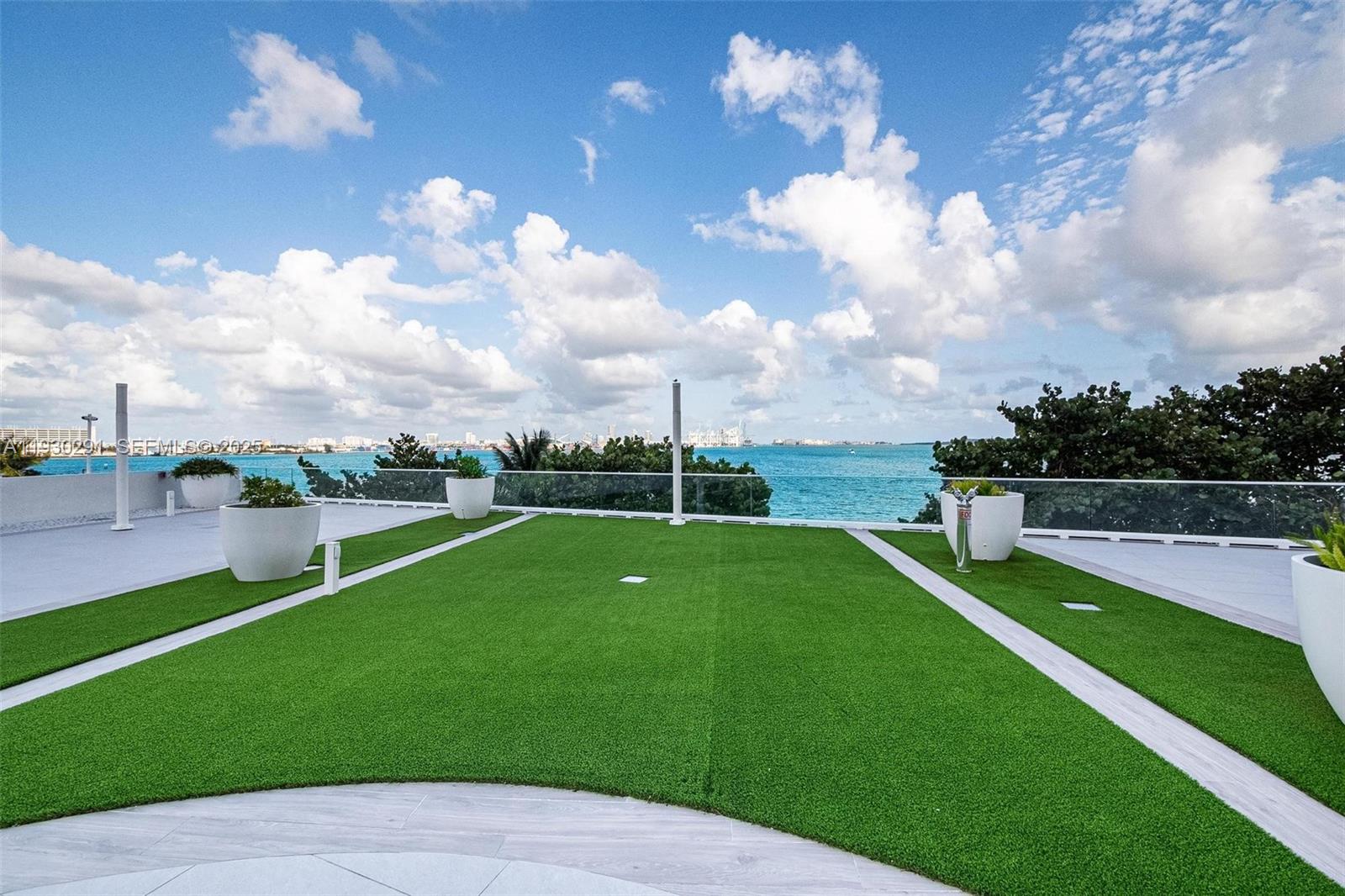 ISOLA CONDO - Residential