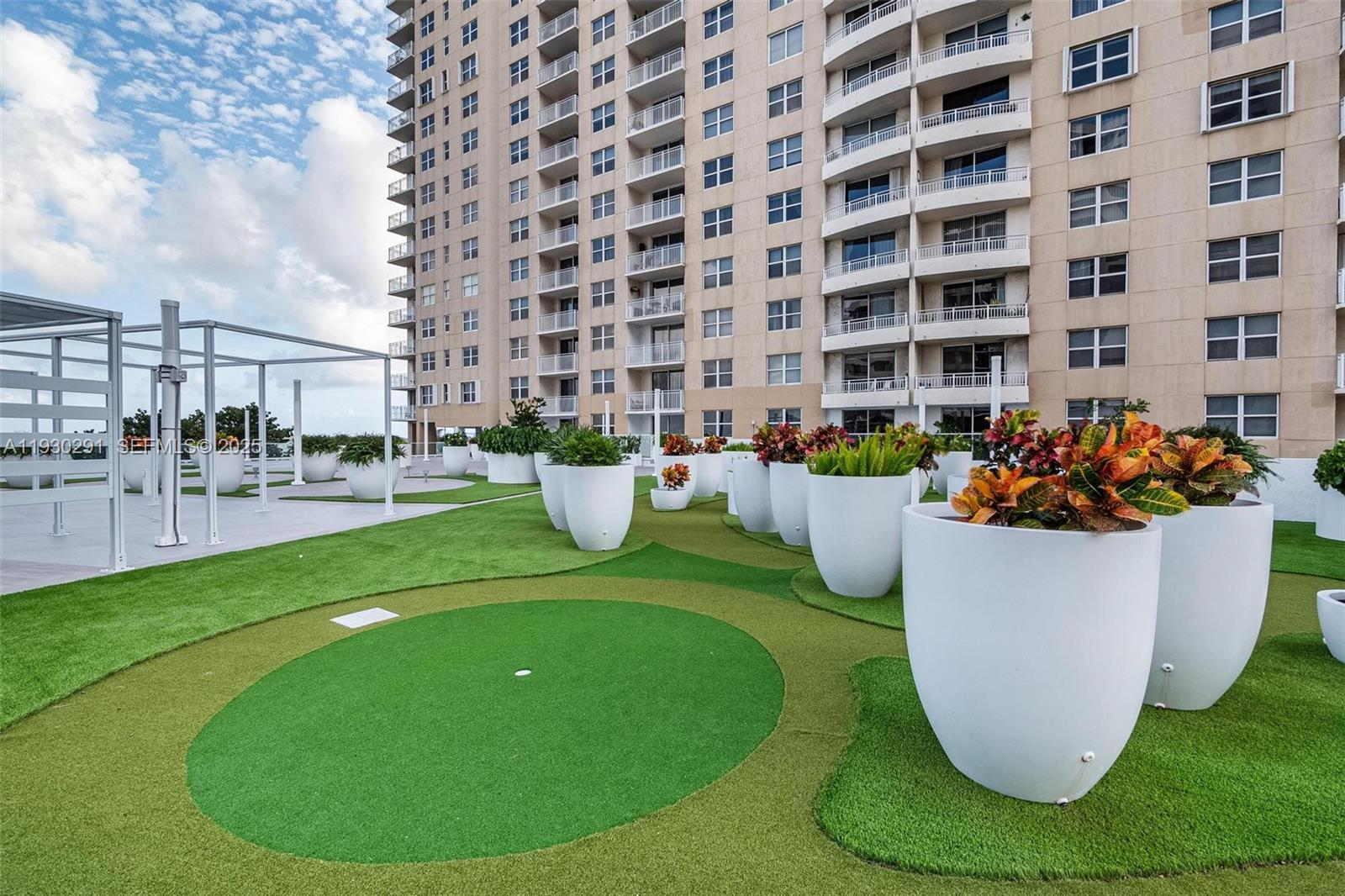 ISOLA CONDO - Residential