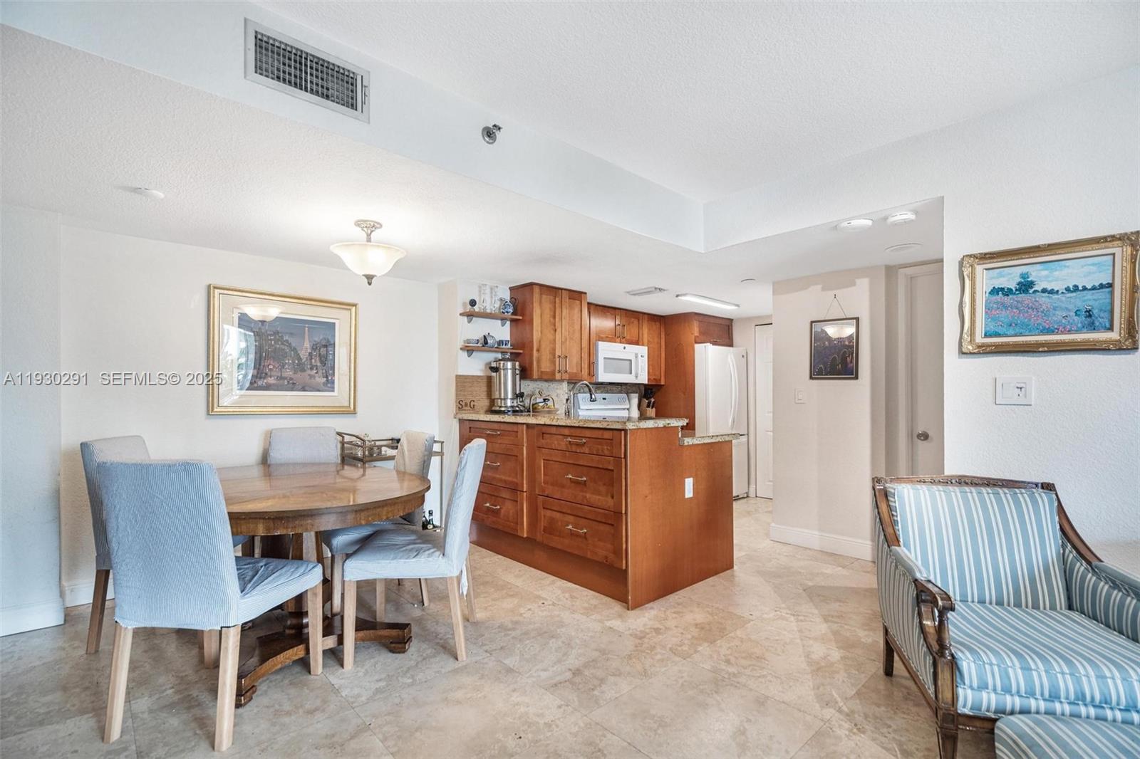 ISOLA CONDO - Residential