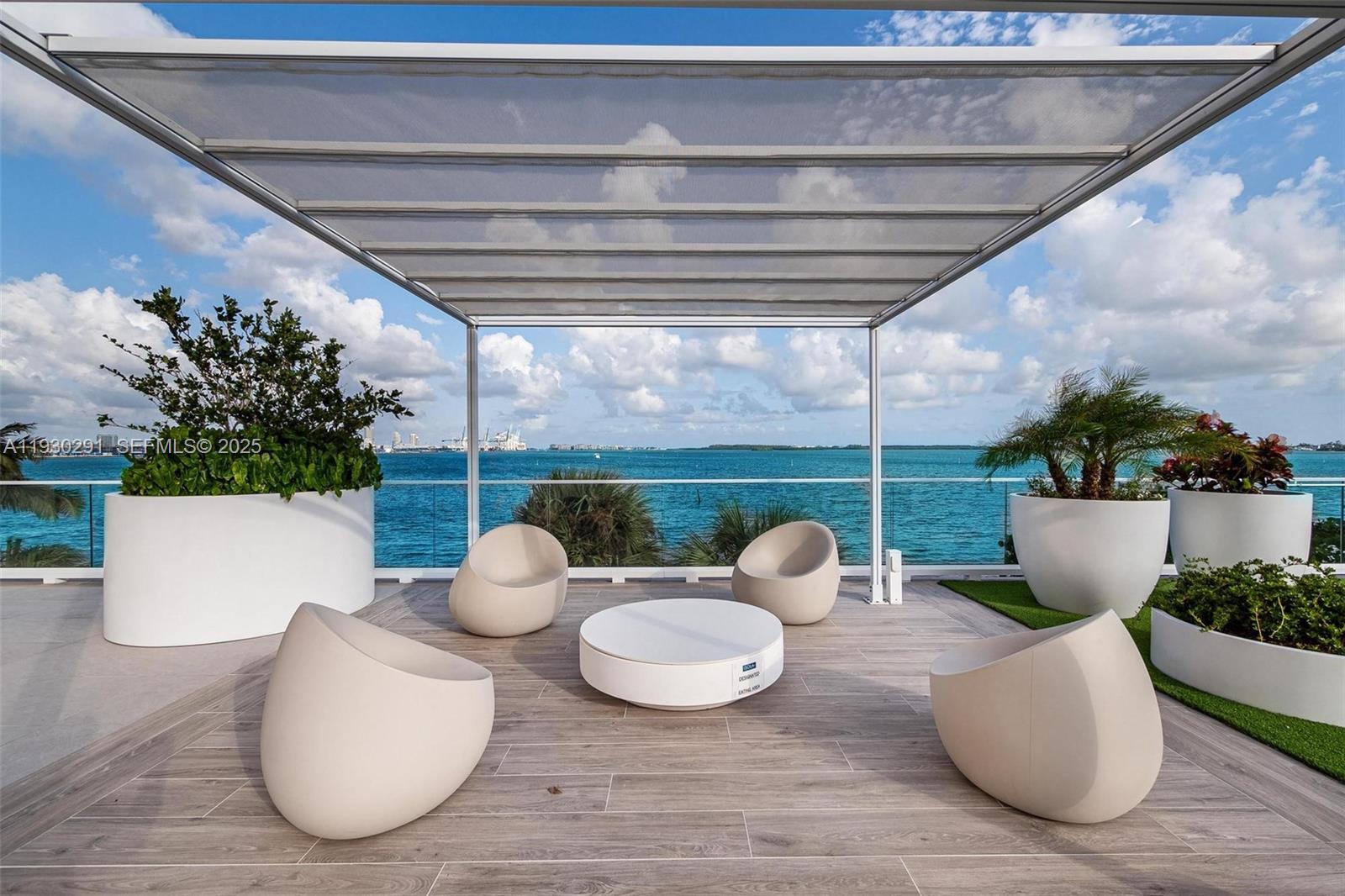 ISOLA CONDO - Residential