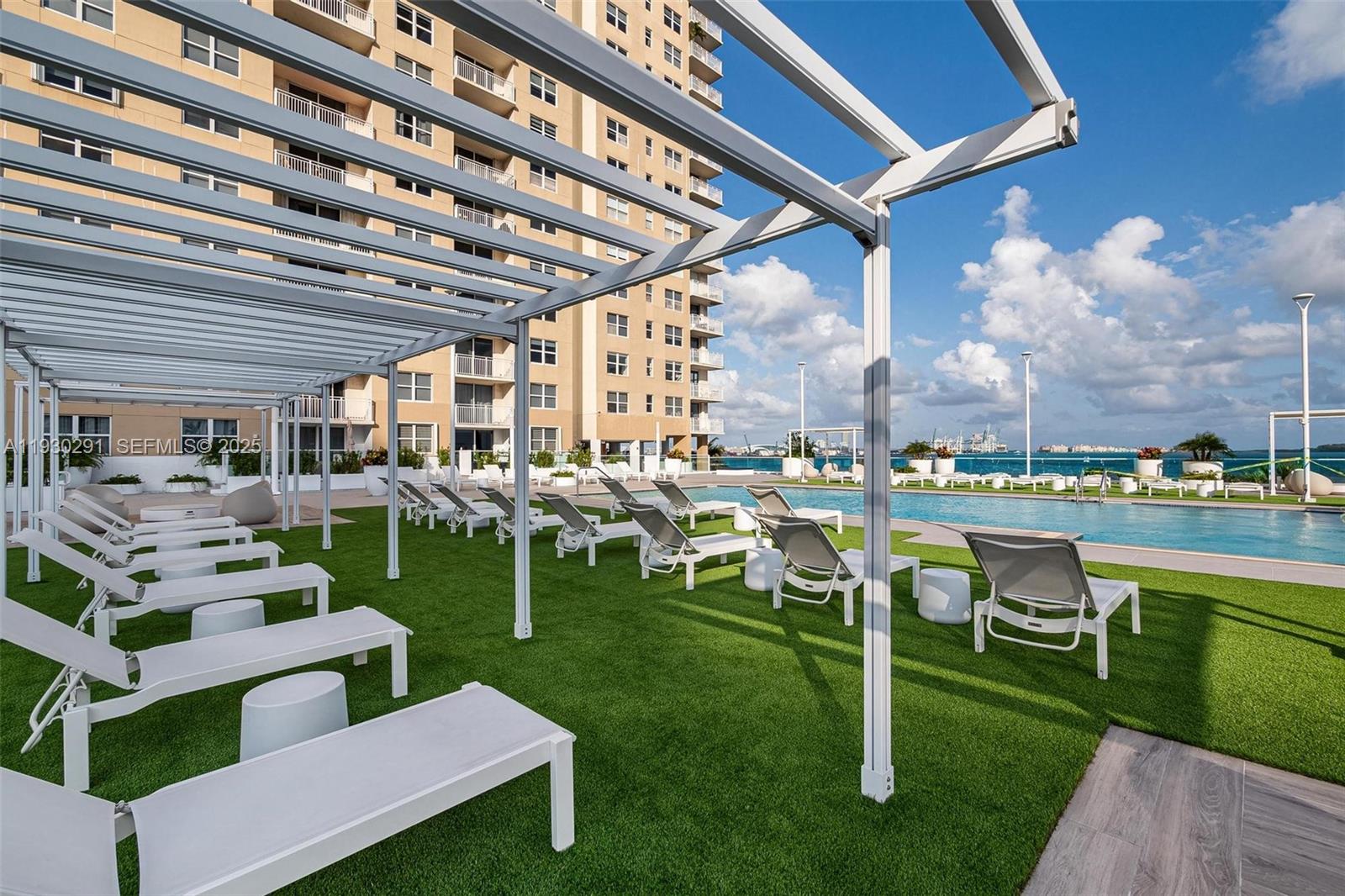 ISOLA CONDO - Residential