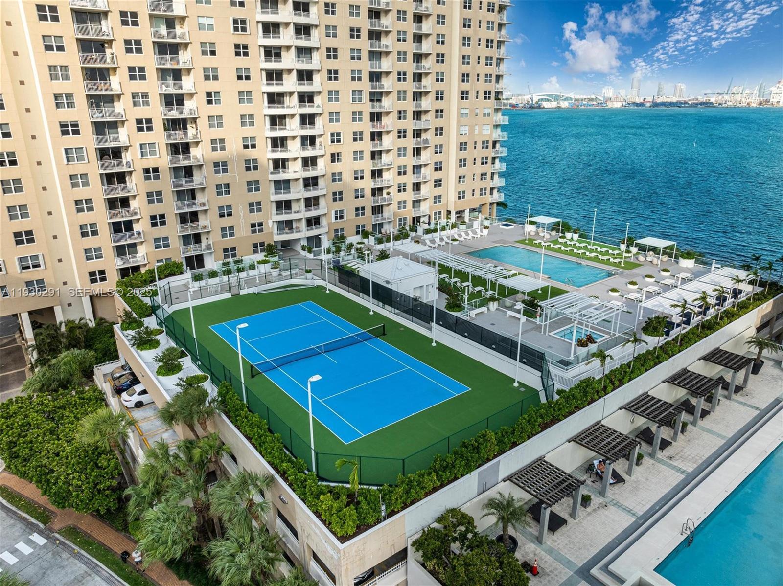 ISOLA CONDO - Residential