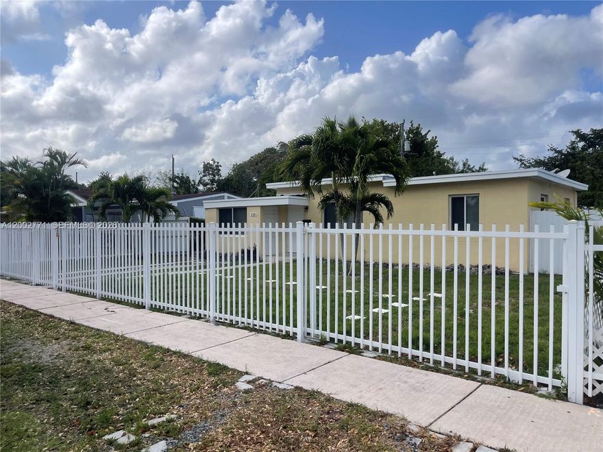 3/2 HOUSE RENOVATED MODERN KITCHEN WITH ALL STAINLESS APPLIANCES, IMPACT WINDOWS & BLINDS" WASHER & DRYER INSIDE . LARGE BACKYARD ALL FENCED & SECURED , NEW ROOF . 2 MINS FROM I95 .