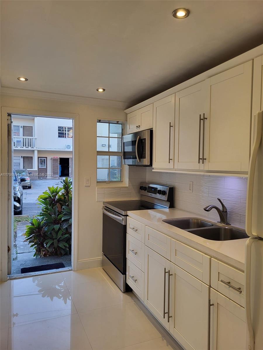 Property for Sale at 1450 Ne 170th St 106, North Miami Beach, Miami-Dade County, Florida - Bedrooms: 2 
Bathrooms: 1  - $195,000