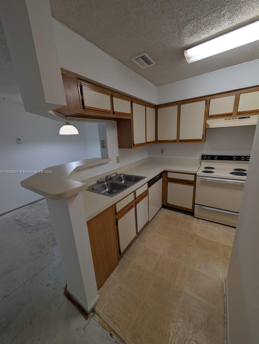 THE OASIS AT PEARL LAKE - Residential