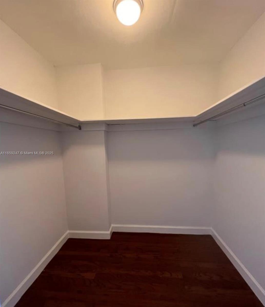 10101 E Bay Harbor Dr 204