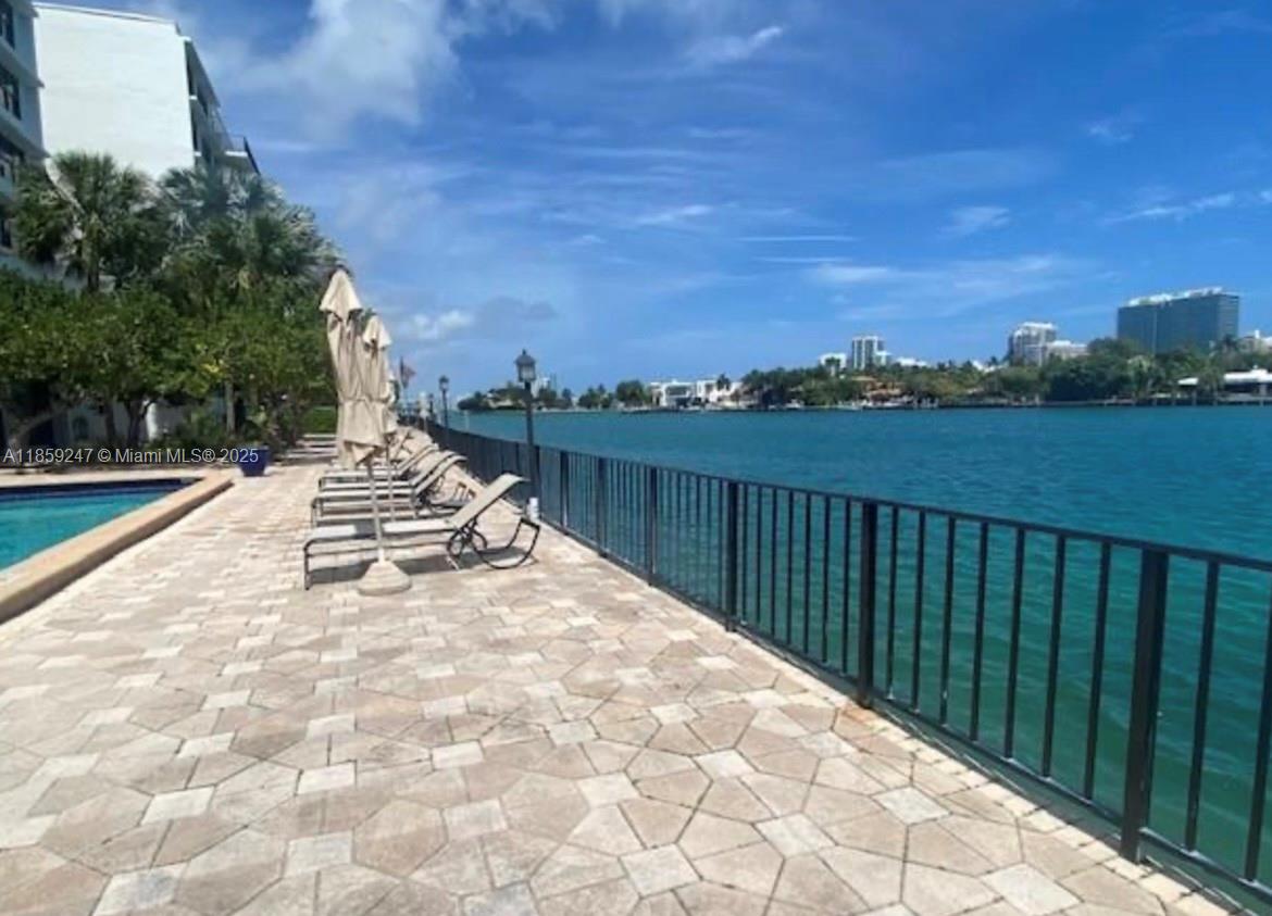 10101 E Bay Harbor Dr 204