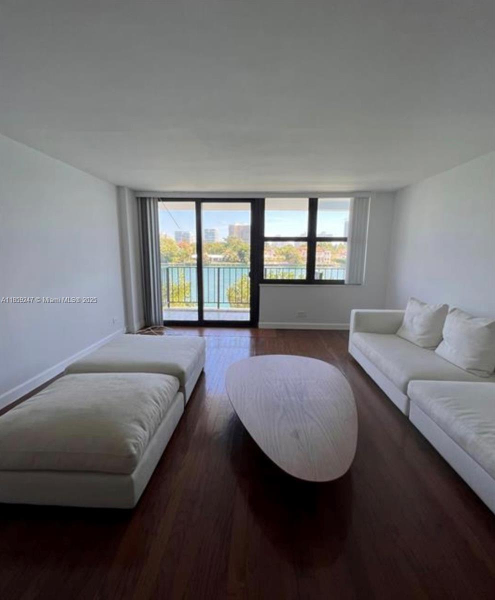 10101 E Bay Harbor Dr 204