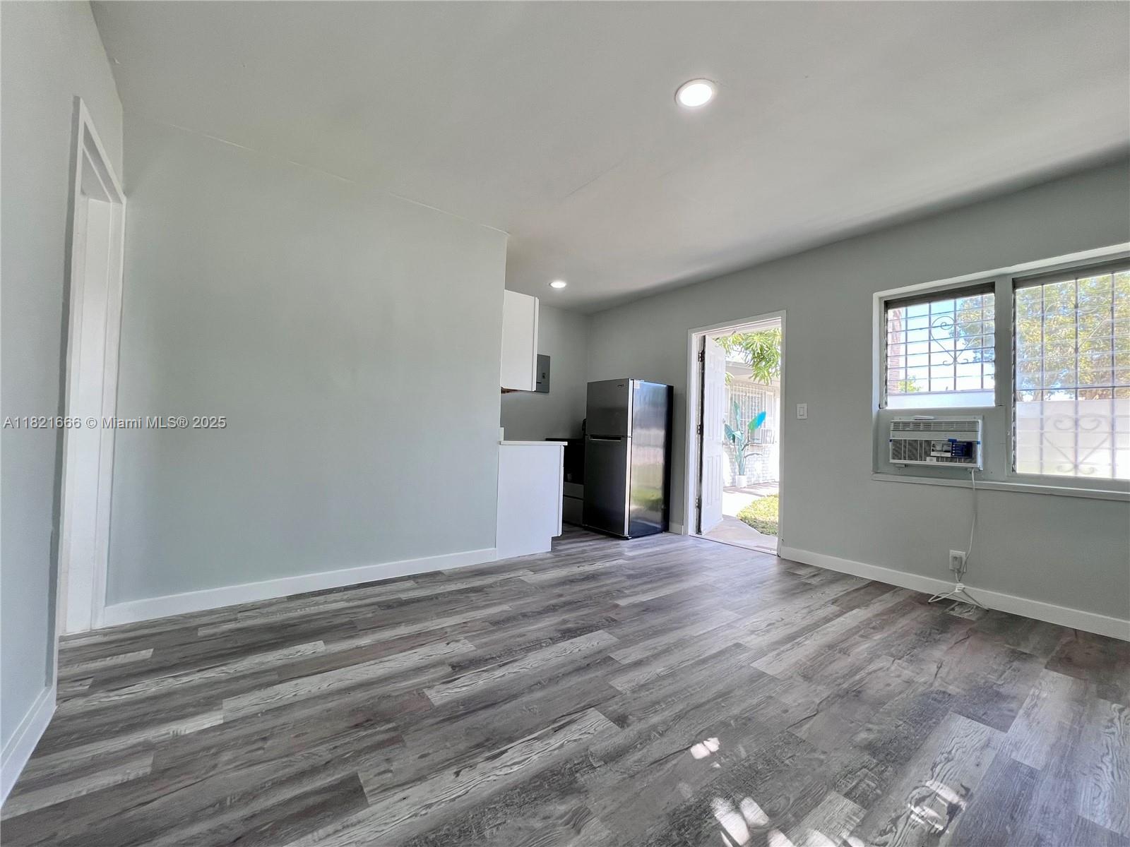 Rental Property at 2901 Nw 18th St 14, Fort Lauderdale, Broward County, Florida - Bedrooms: 1 
Bathrooms: 1  - $1,250 MO.