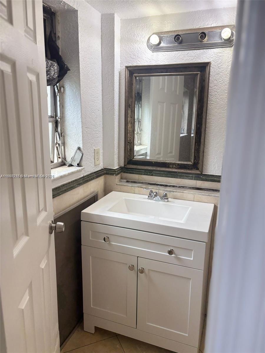 PIERCE APARTMENTS CONDO - Residential Lease