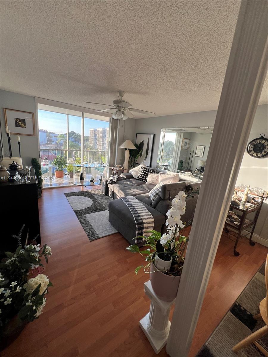 HOLLYBROOK GOLF AND - Residential