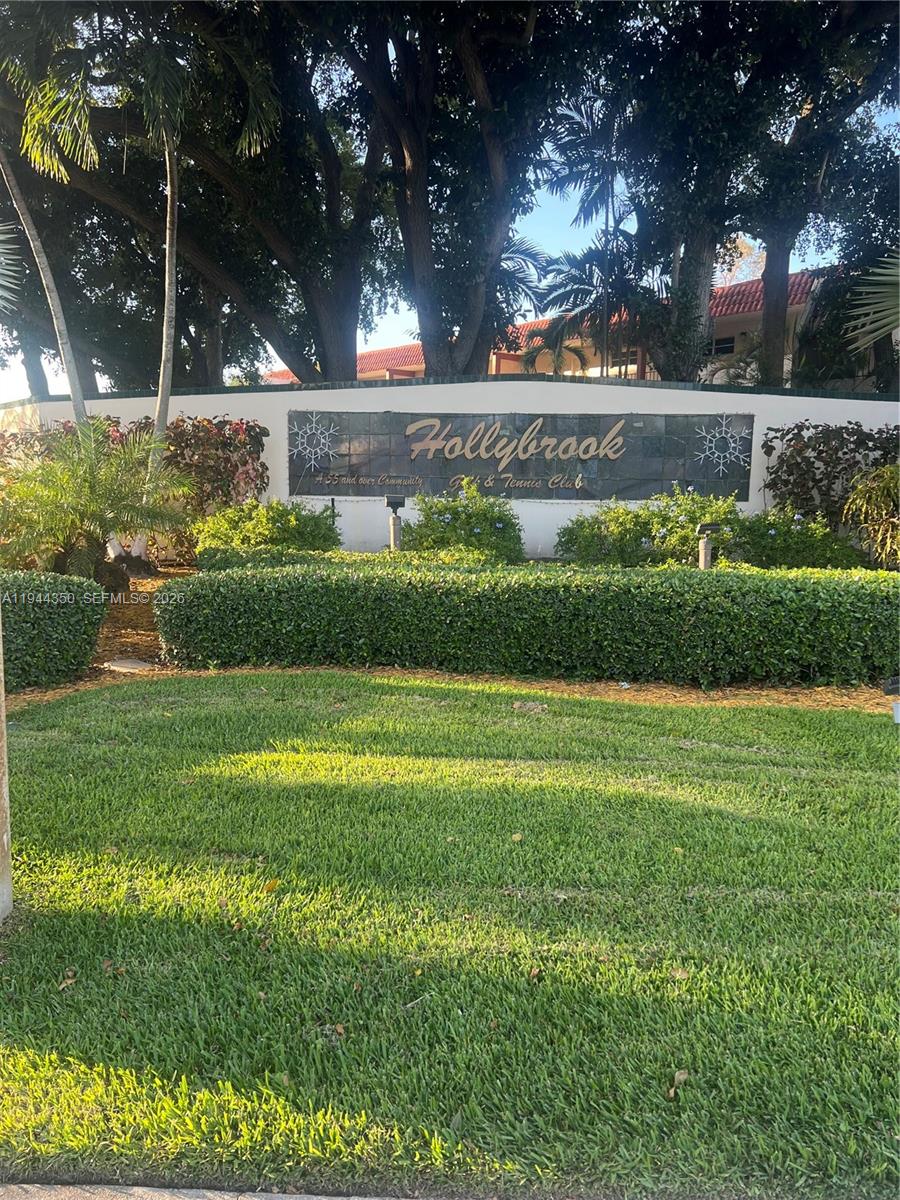 HOLLYBROOK GOLF AND - Residential