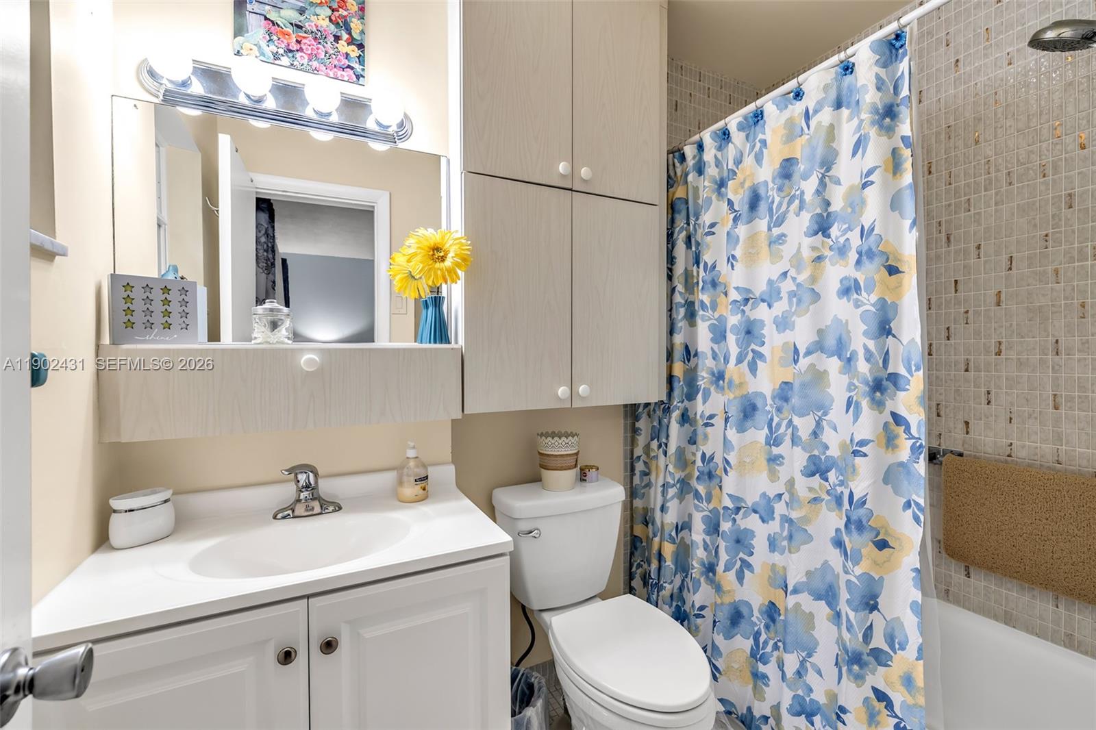 BEVERLY HILLS CONDO NUMBE - Residential