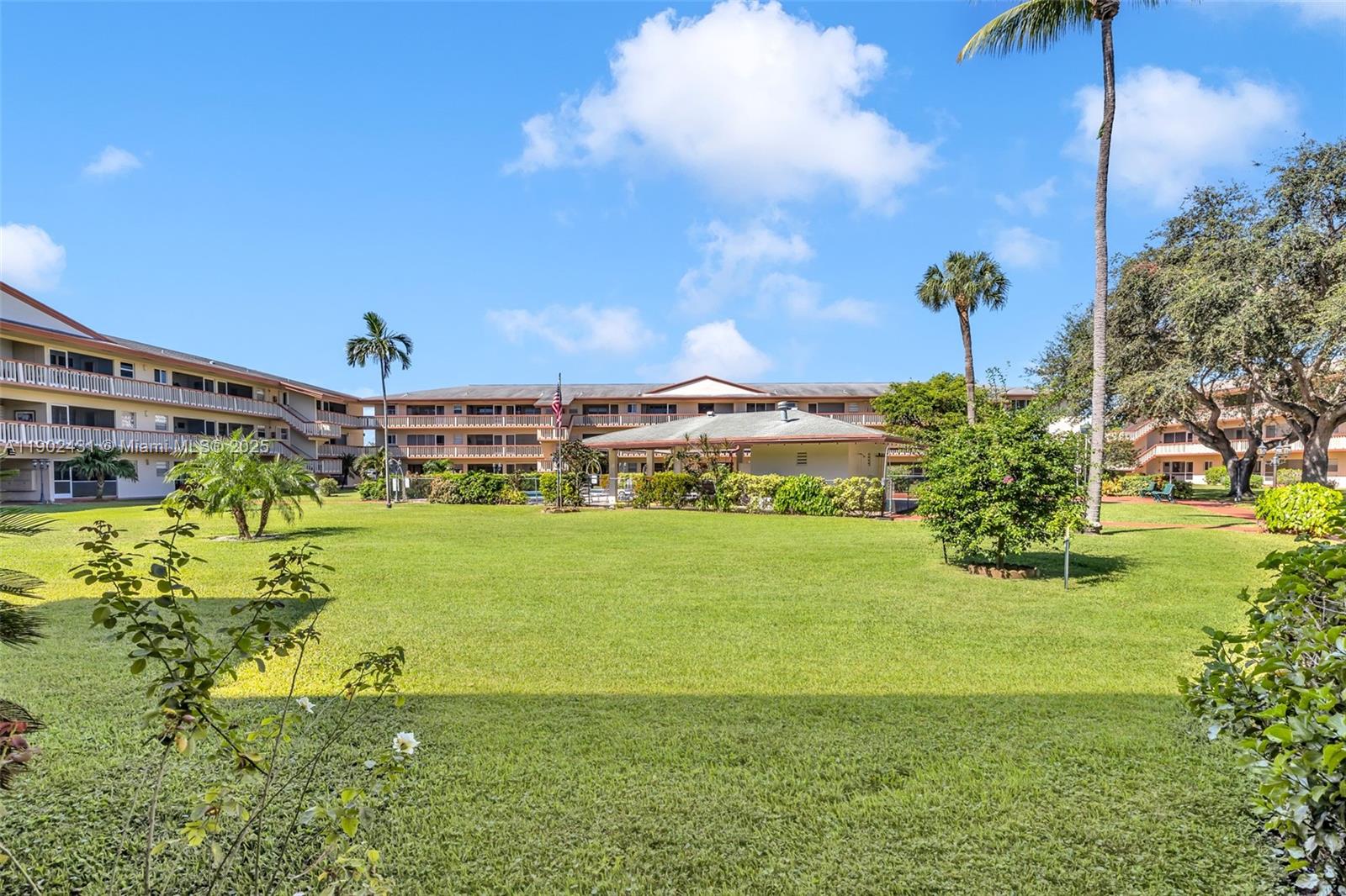 BEVERLY HILLS CONDO NUMBE - Residential