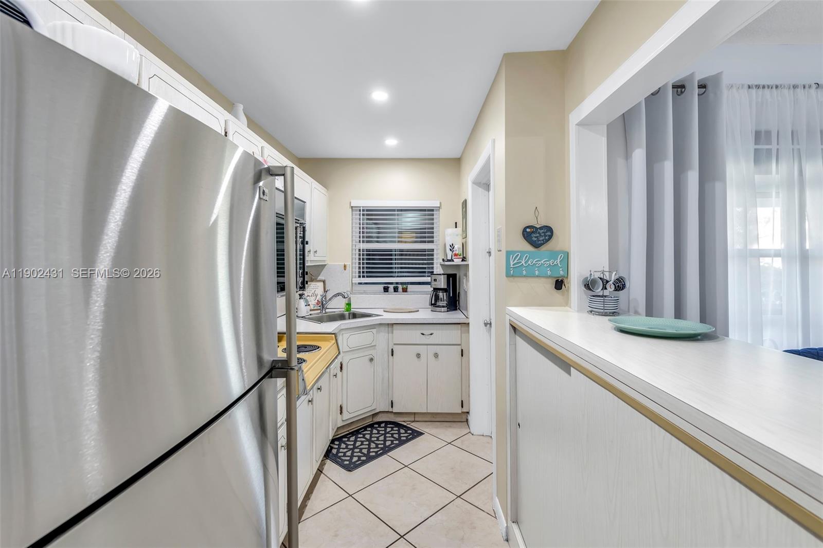 BEVERLY HILLS CONDO NUMBE - Residential