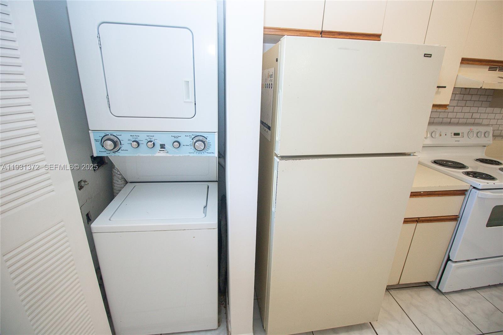 VILLAS DE VENEZIA CONDO - Residential Lease