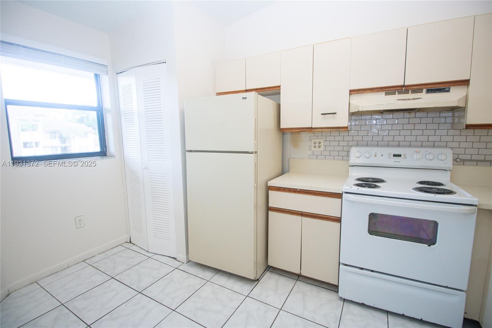 VILLAS DE VENEZIA CONDO - Residential Lease