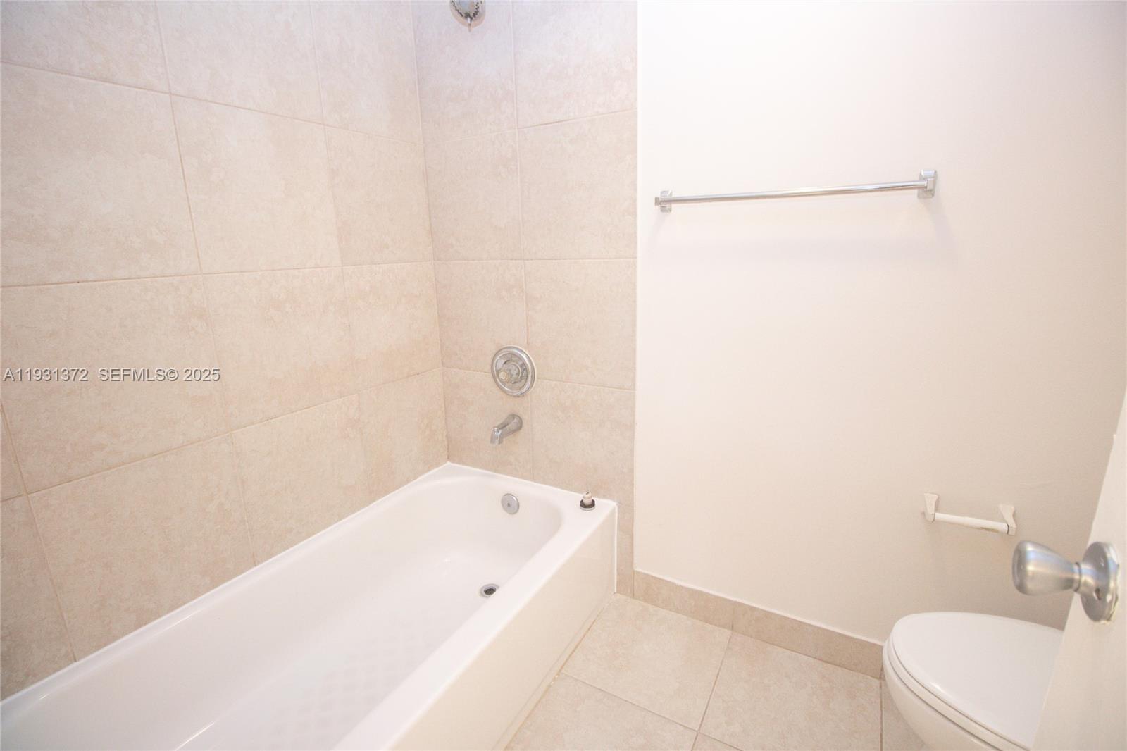 VILLAS DE VENEZIA CONDO - Residential Lease