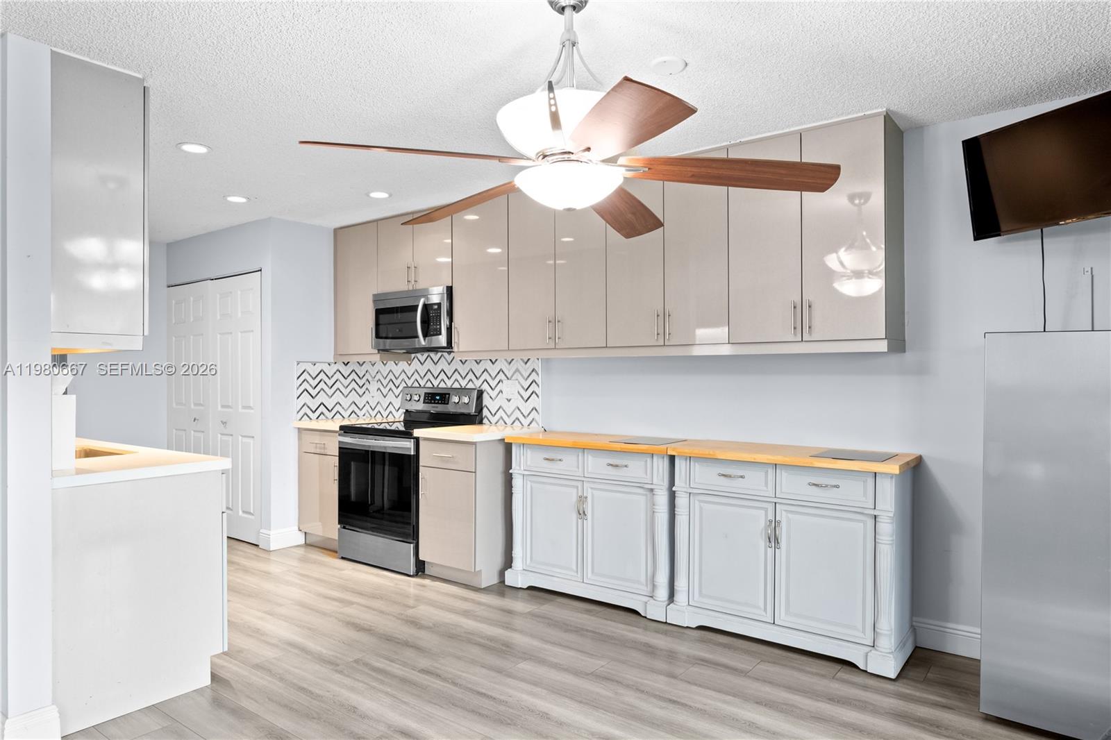 DELRAY VILLAS 3 - Residential