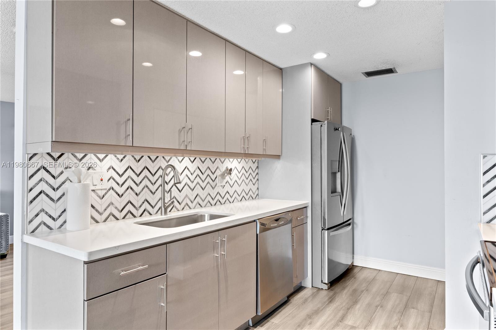 DELRAY VILLAS 3 - Residential