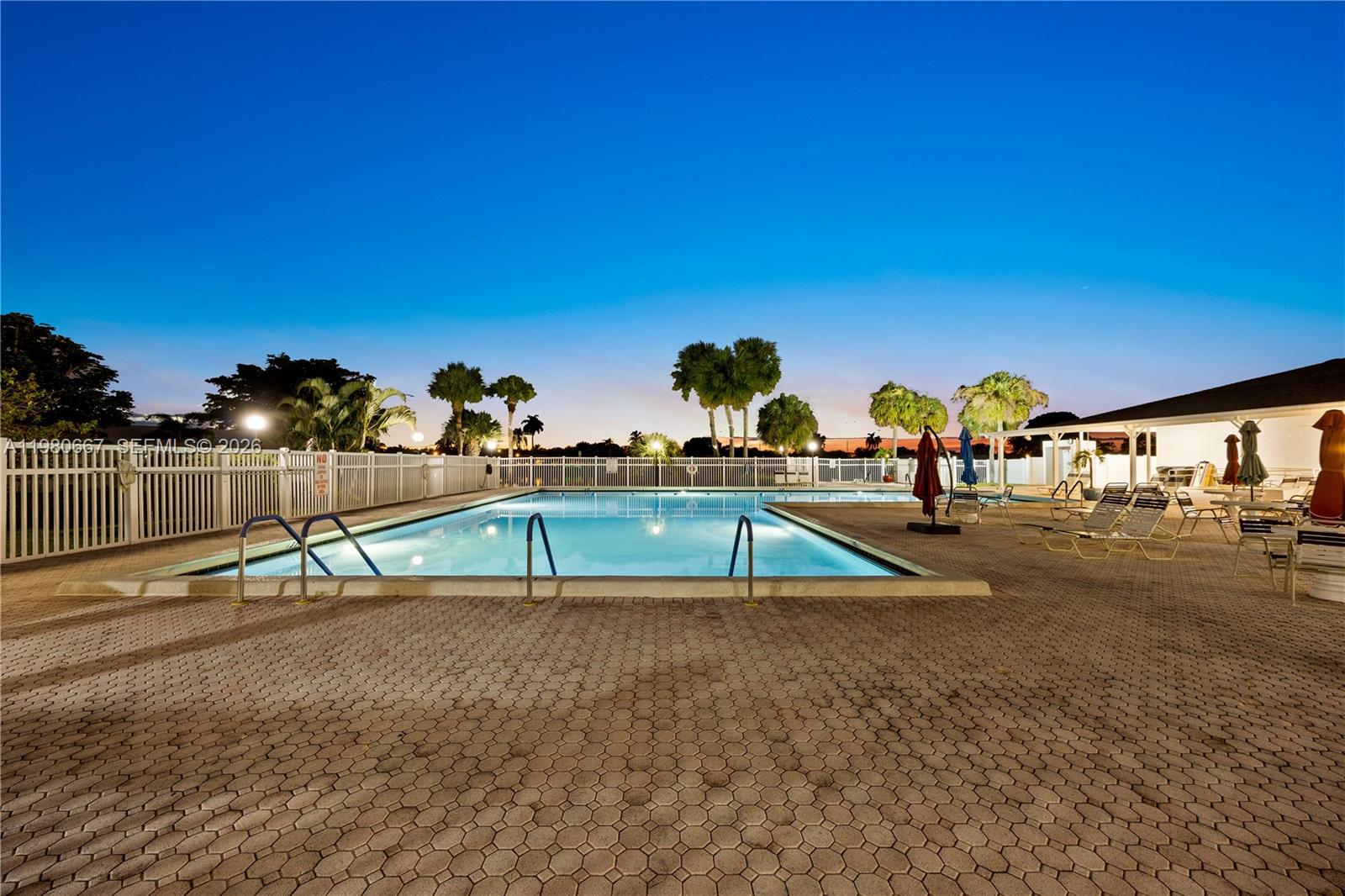 DELRAY VILLAS 3 - Residential