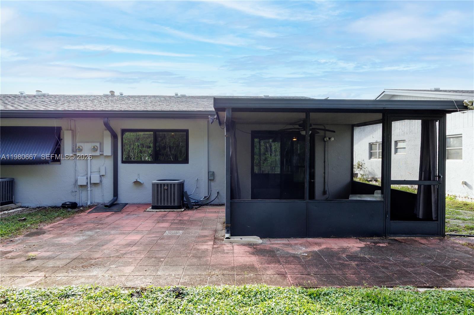 DELRAY VILLAS 3 - Residential