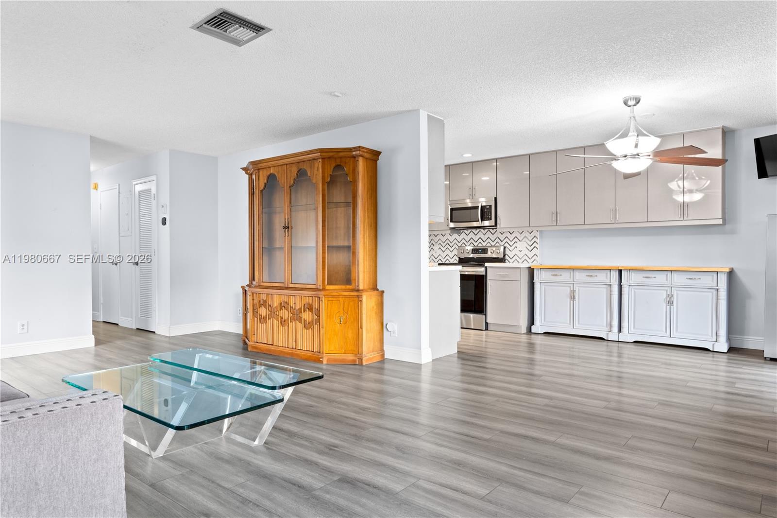 DELRAY VILLAS 3 - Residential