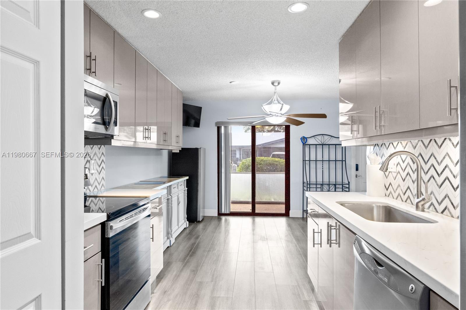 DELRAY VILLAS 3 - Residential