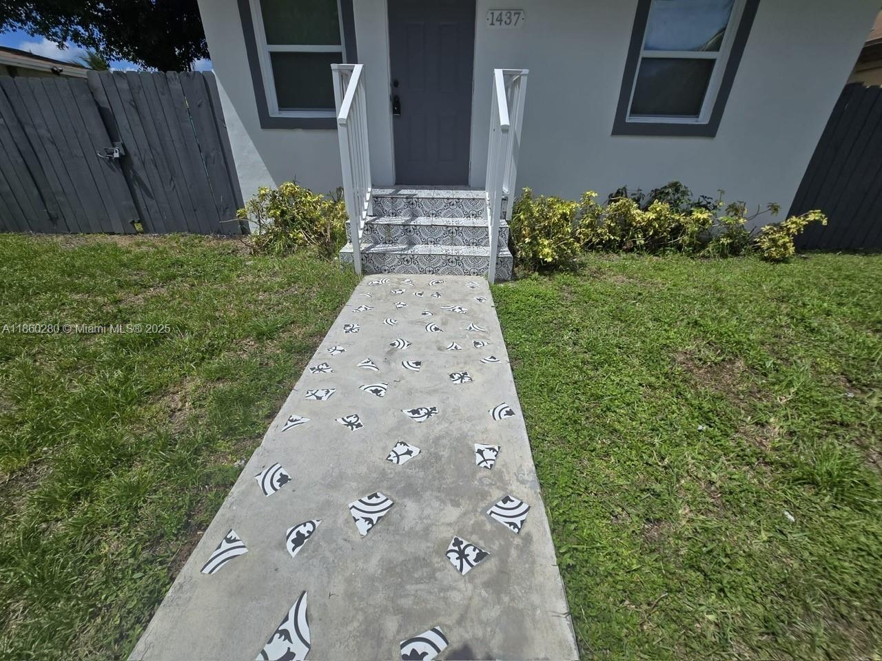 1437 NW 70th St
